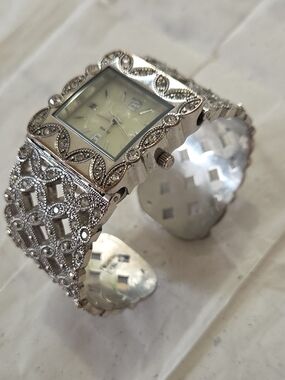 Working! Accutime Women’s Silver Tone Metal Cuff Quartz Wristwatch